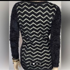 Philosophy by Republic Black Textured Eyelash Chevron Fuzzy Sweater - XS
